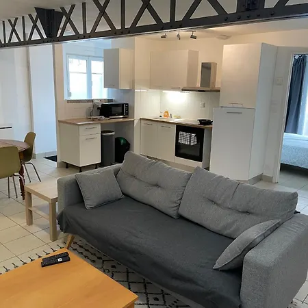 Eiffel Apartment