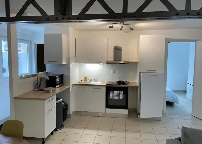 Eiffel Apartment