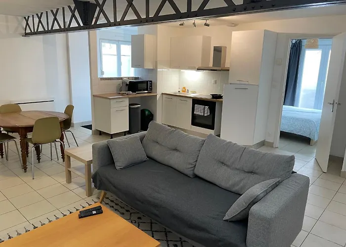 Eiffel Apartment